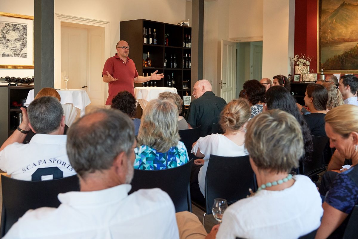 Vier Winzer treten beim 2. Bonner Winzer-Slam an